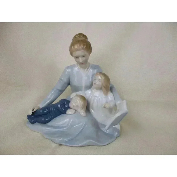 A mother's touch Avon figurine Mother's Day gift collectible Figurine Unique - Picture 1 of 7